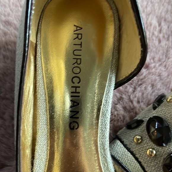 Arturo Chiang beige brown low heel shoe. - Picture 5 of 12